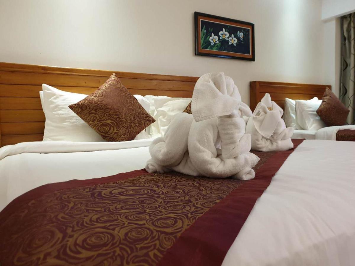 Hotel Aristocrat &