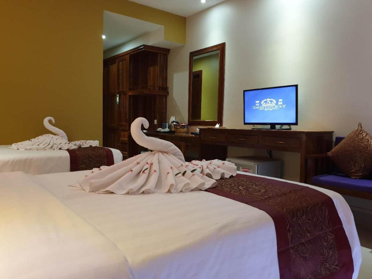Hotel Aristocrat &
