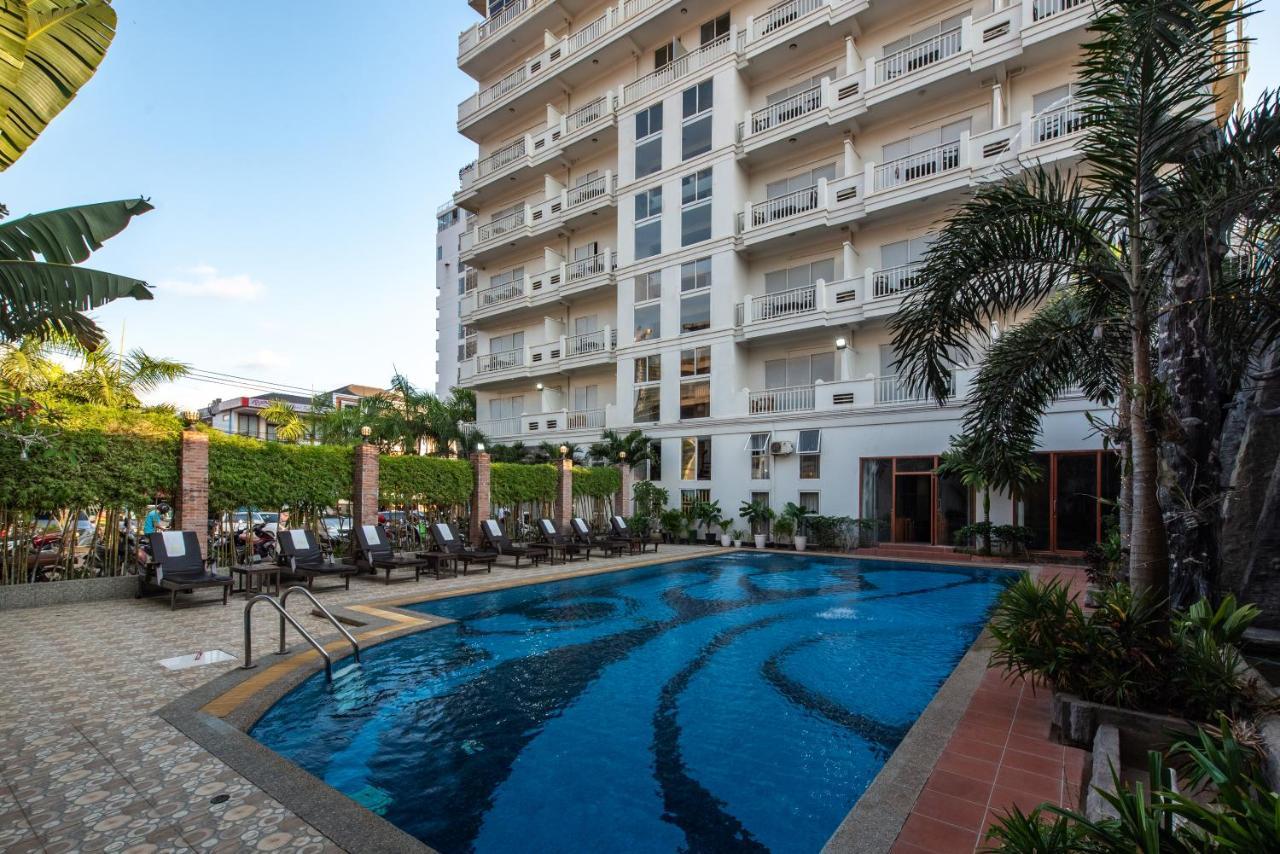 Khách sạn Aristocrat &