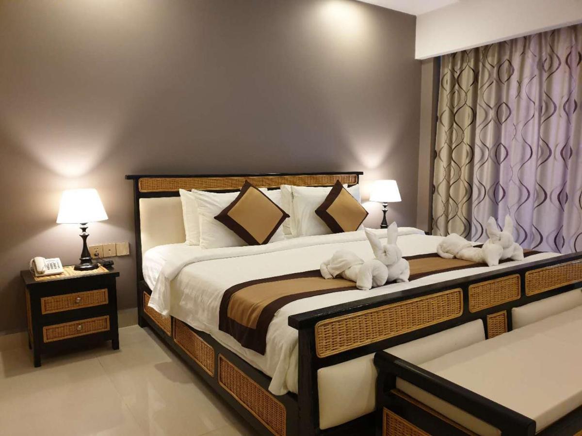 Aristocrat & Khách sạn 4*