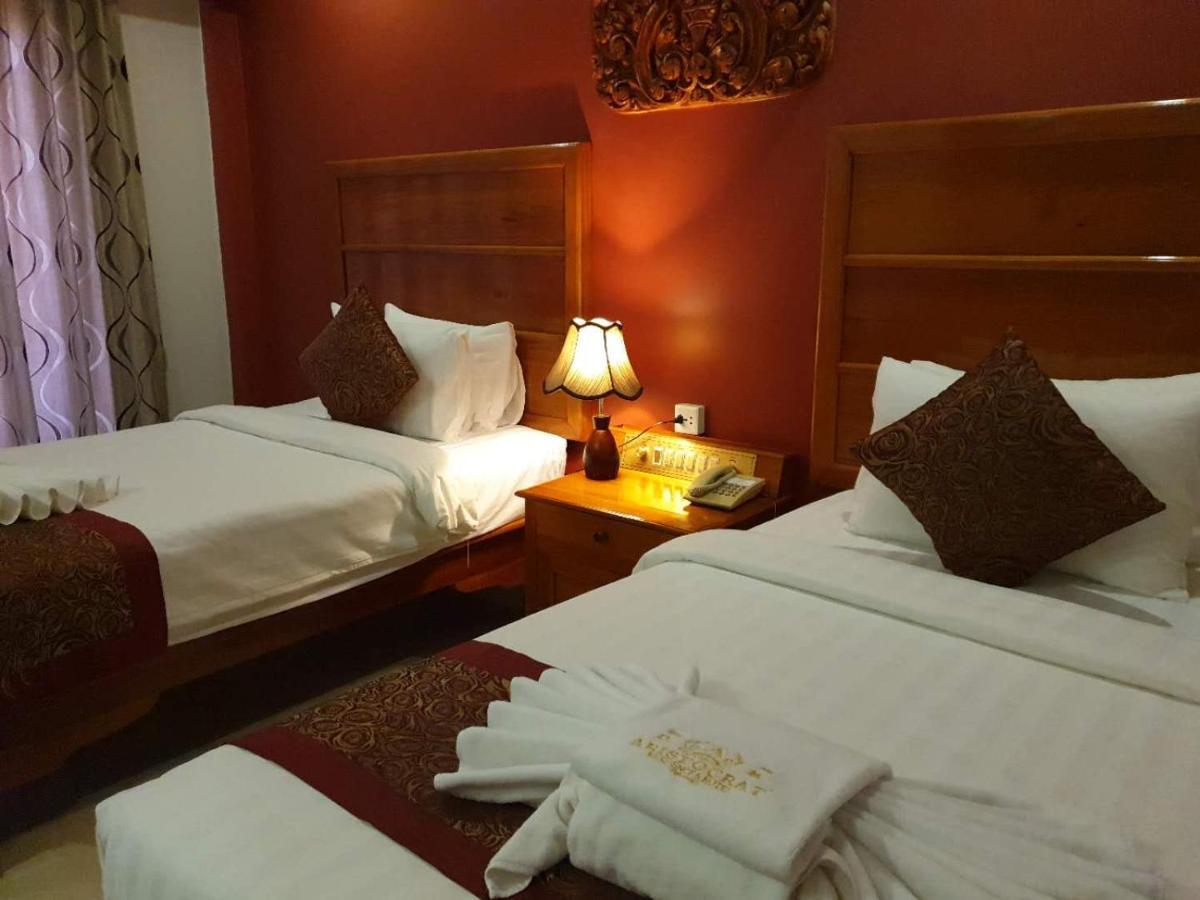 Khách sạn Aristocrat &