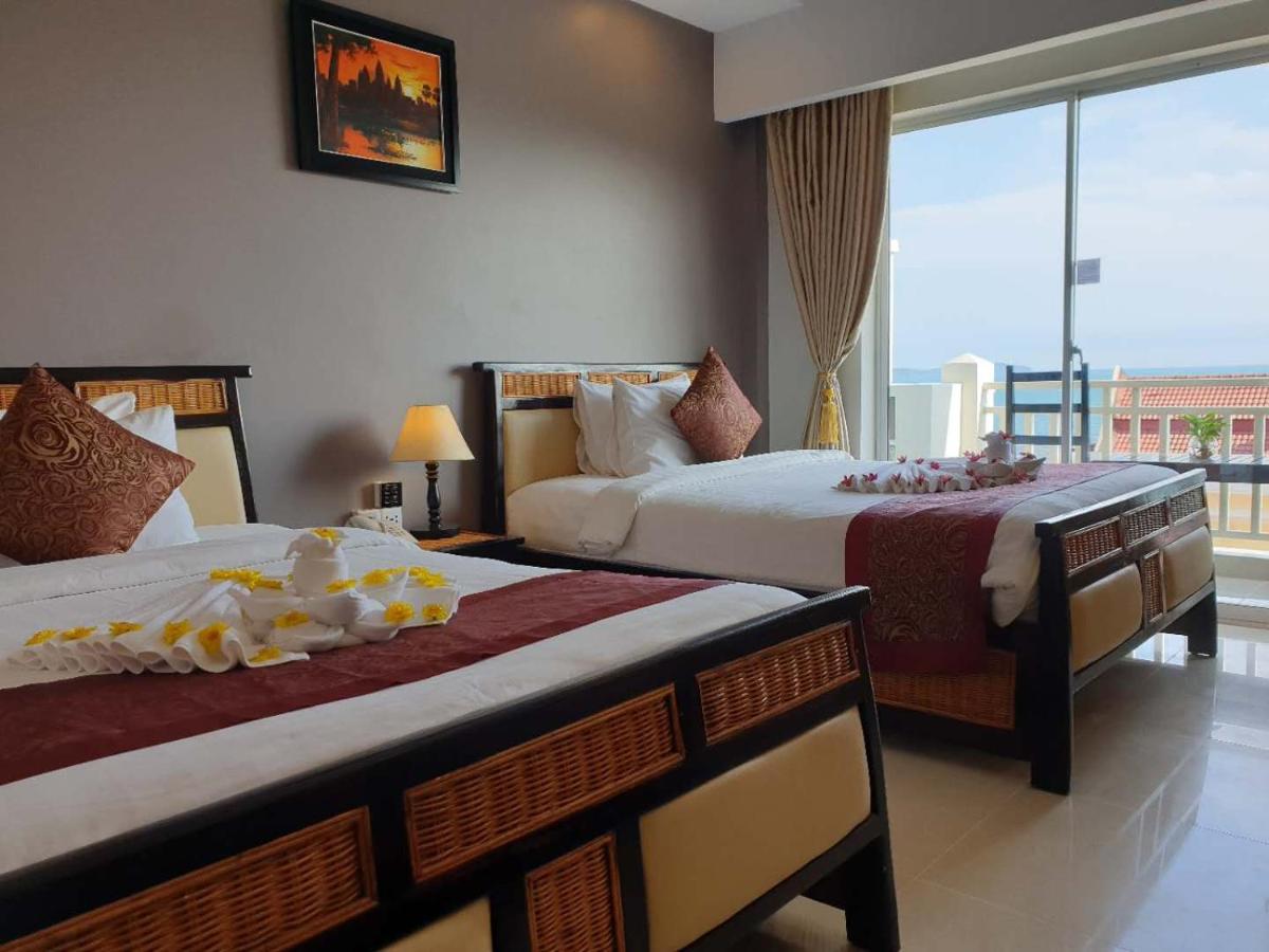 Aristocrat & Khách sạn 4*